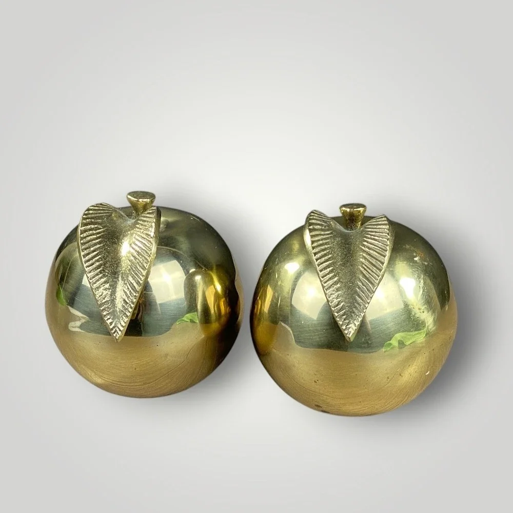 Brass Apple Paperweight Set 2 Vintage Mid Century Fruit Decor Gold Lacquer‎ 4508